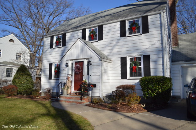 colonial house | This Old Colonial Home - Colonial house decorated for Christmas Colonial house with wreaths in  windows ...