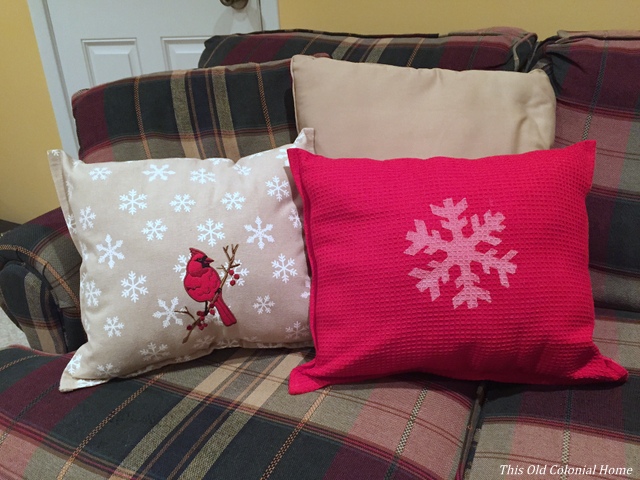 DIY no sew pillows with kitchen towels 